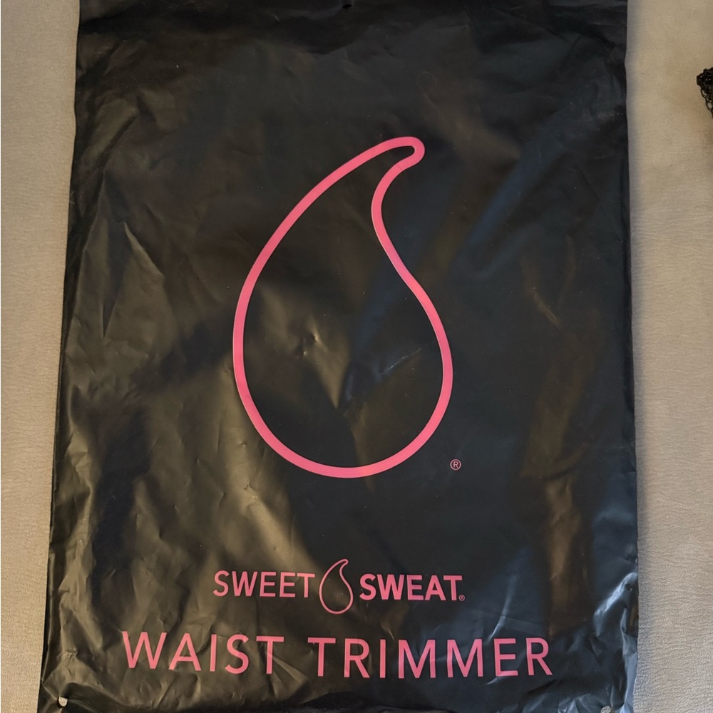 Black and Pink Waist Trimmer for Enhanced Workouts